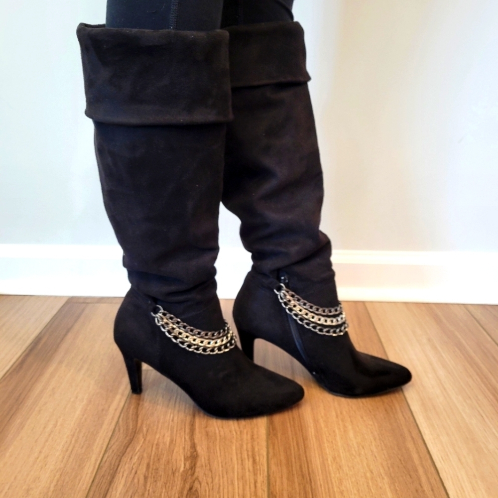 Velvet Heart black faux suede fold down Boots with chains size 8